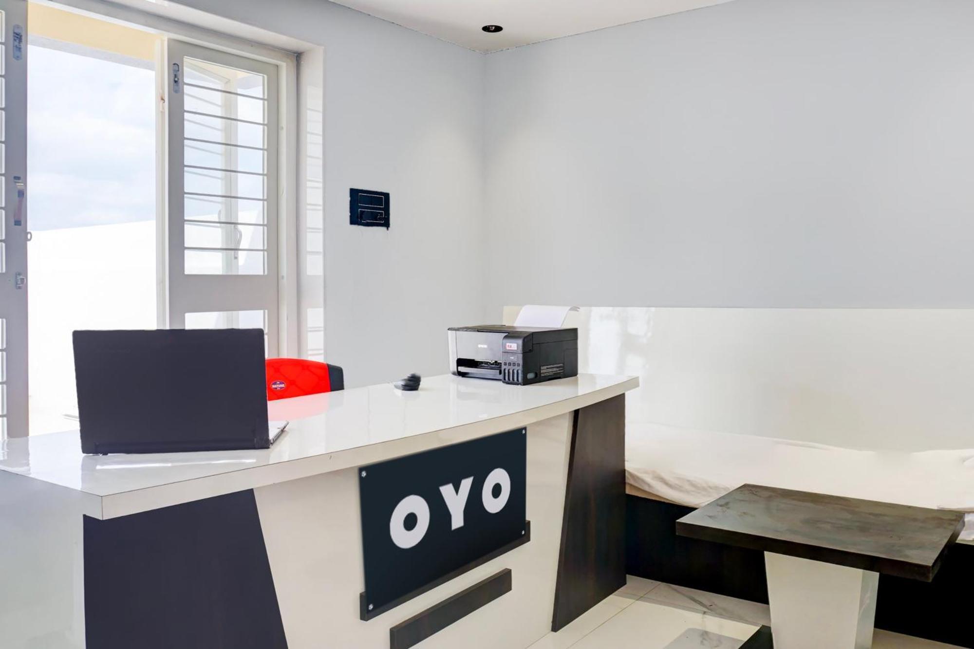 Hotel O Jeevan Restaurant & Lodging Kavathe Esterno foto