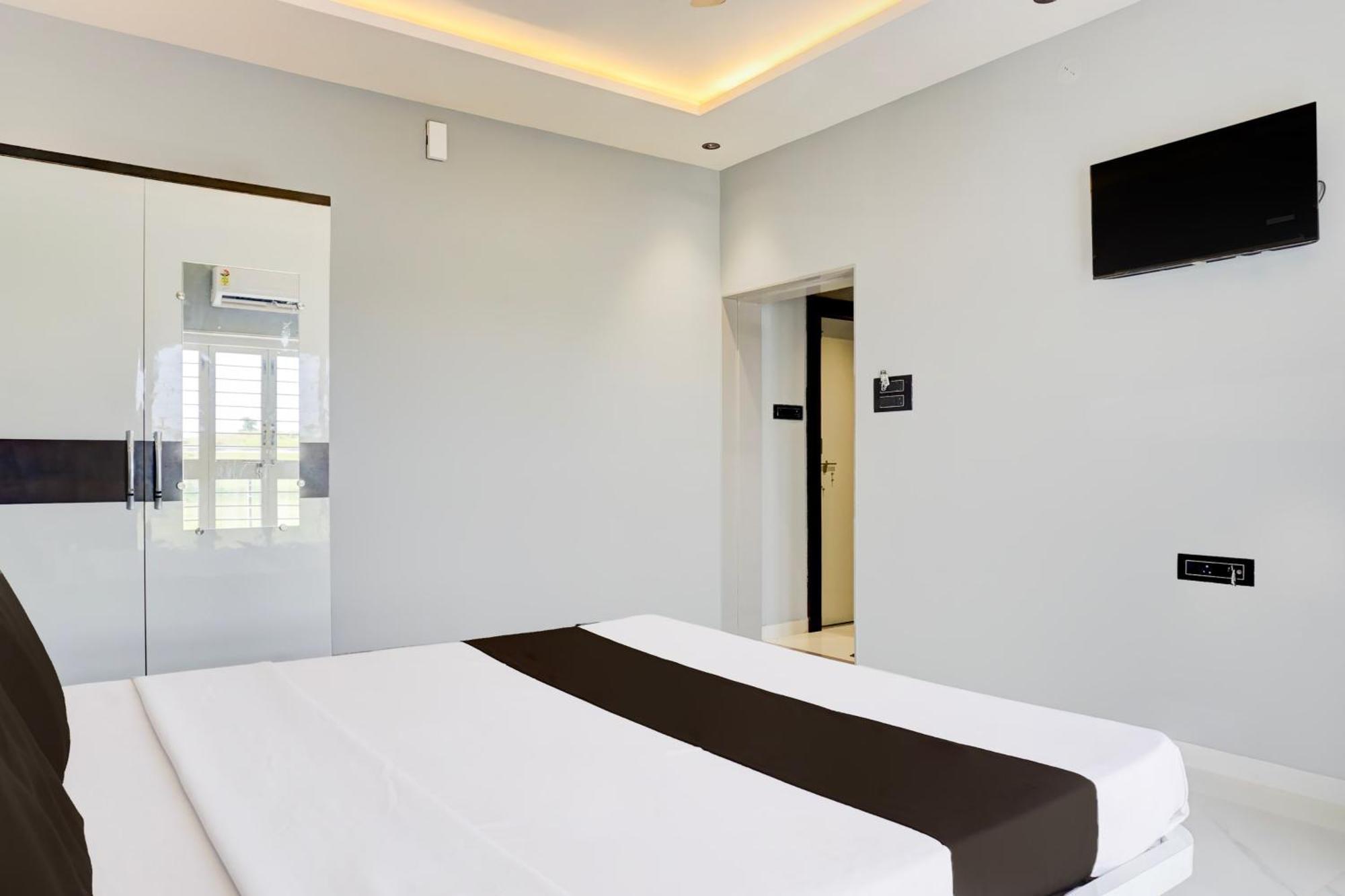 Hotel O Jeevan Restaurant & Lodging Kavathe Esterno foto