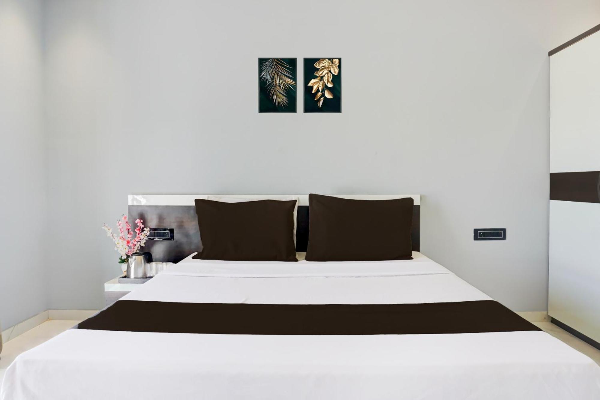Hotel O Jeevan Restaurant & Lodging Kavathe Esterno foto