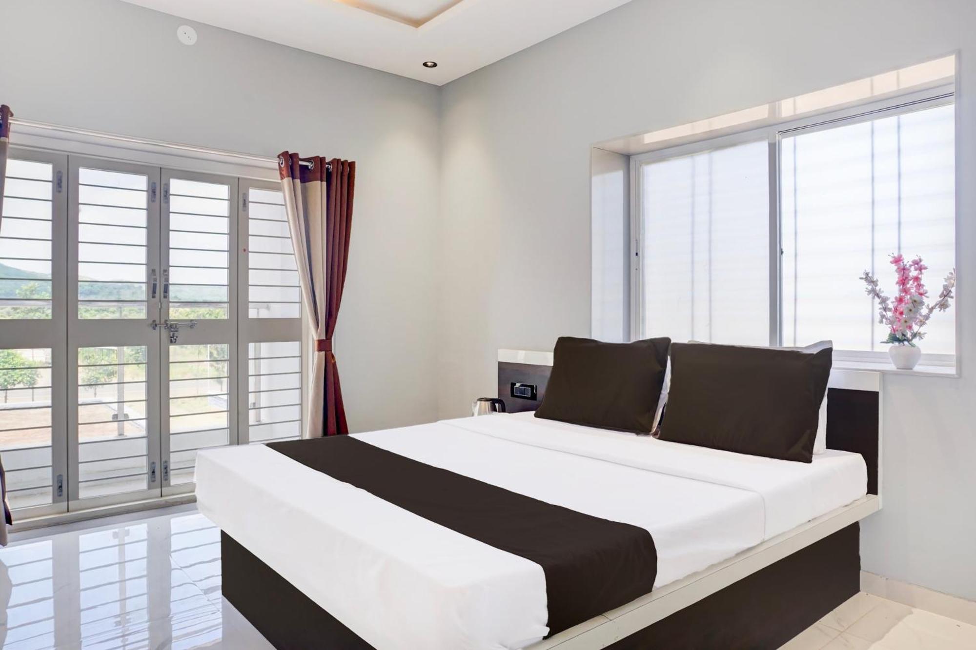 Hotel O Jeevan Restaurant & Lodging Kavathe Esterno foto