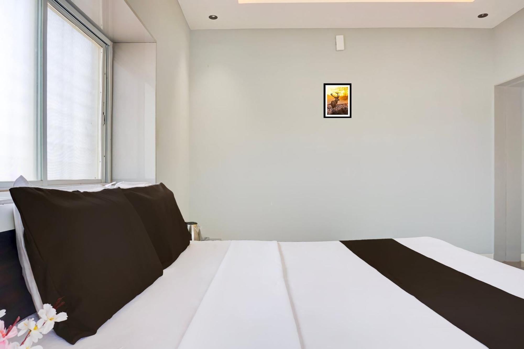 Hotel O Jeevan Restaurant & Lodging Kavathe Esterno foto