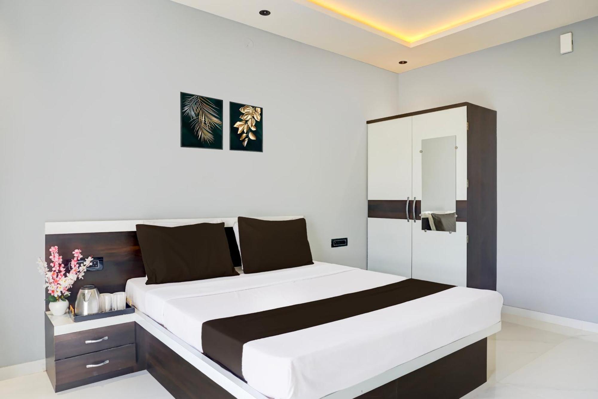 Hotel O Jeevan Restaurant & Lodging Kavathe Esterno foto