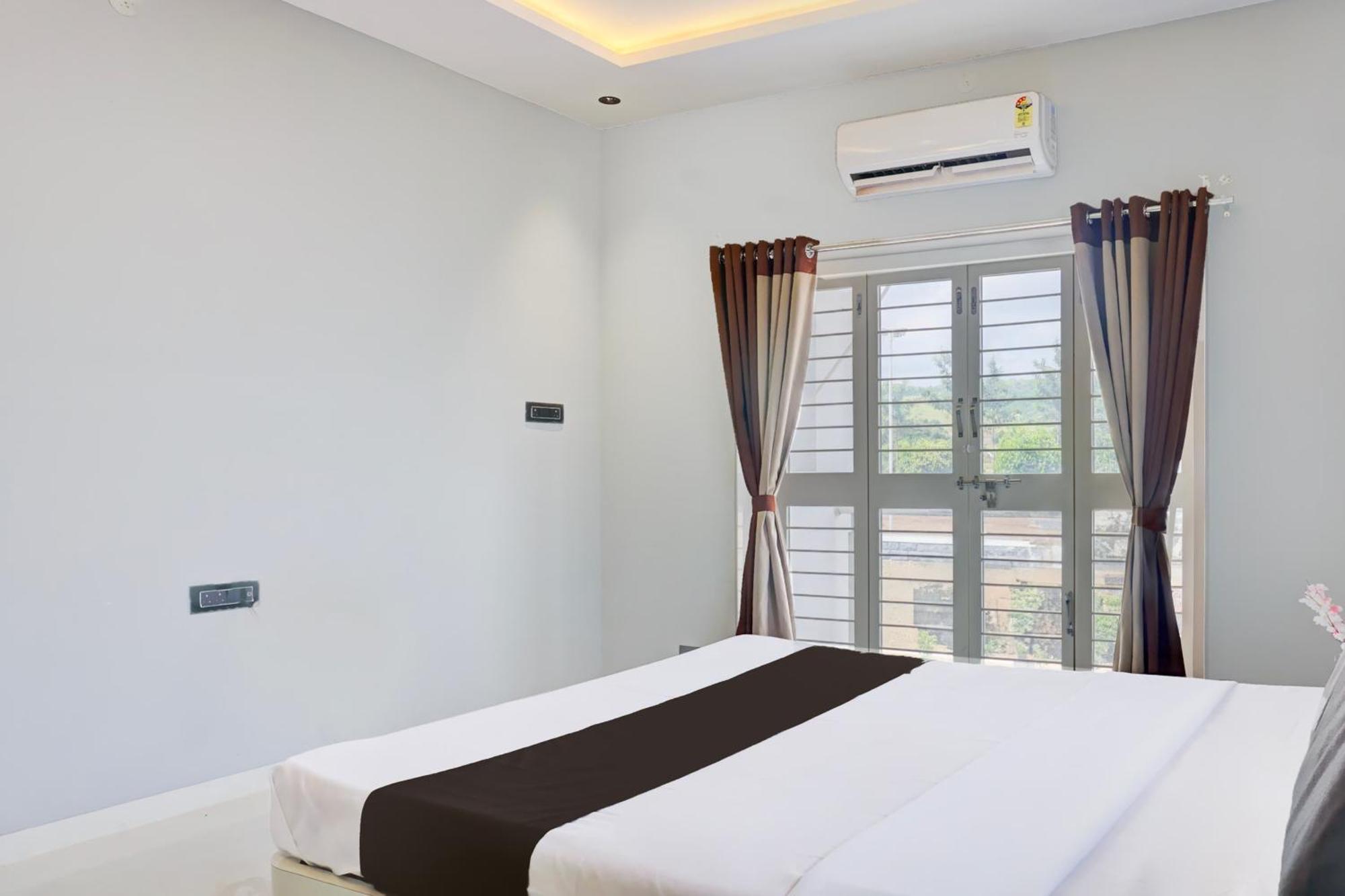 Hotel O Jeevan Restaurant & Lodging Kavathe Esterno foto