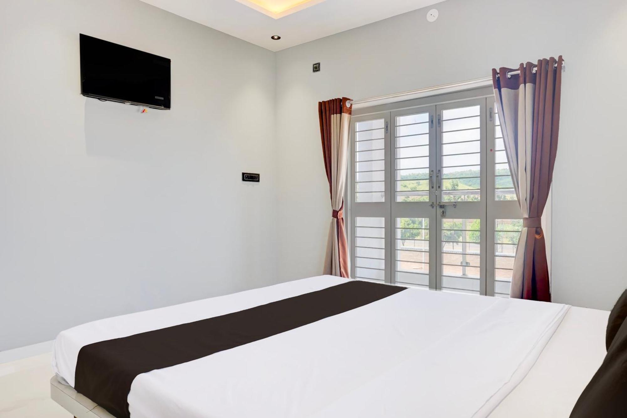 Hotel O Jeevan Restaurant & Lodging Kavathe Esterno foto